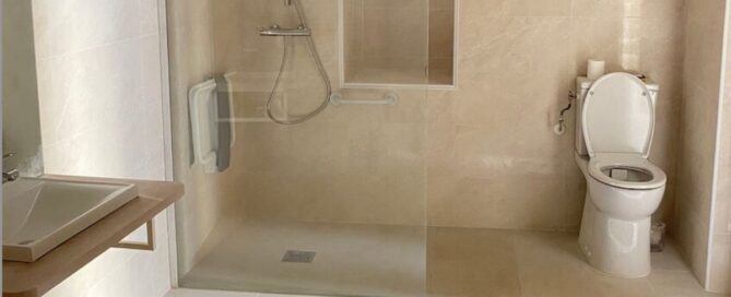 Rénovation d’une salle de bain PMR à Bastia.