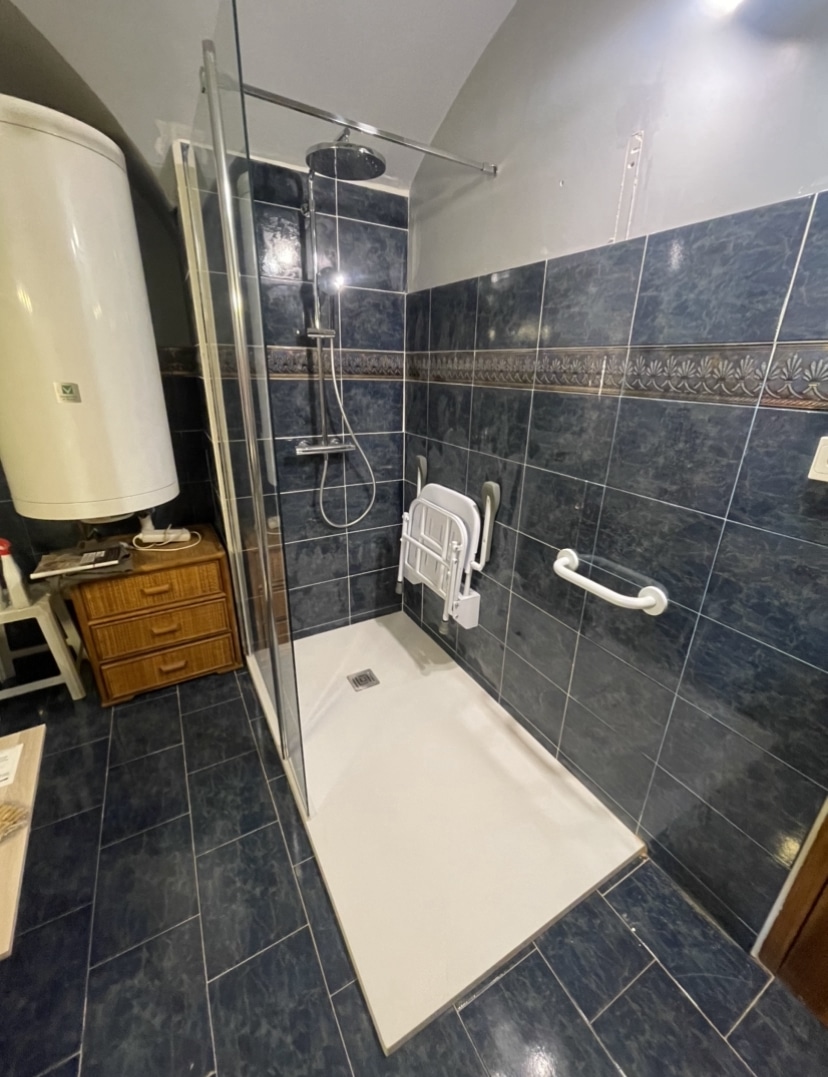 Remplacement de baignoire par douche à Bastia : un projet 100 % financé pour un assuré PMR - Corse remplacement de baignoire par douche Bastia