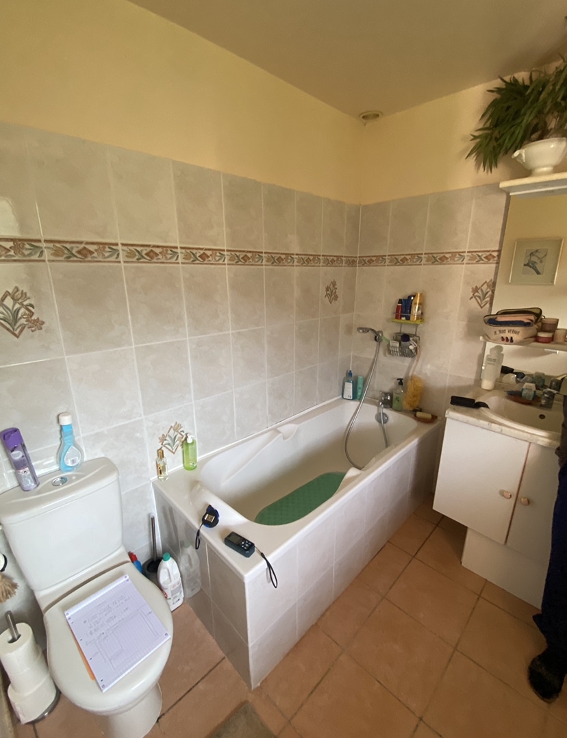 Installation d’une douche handicap à Ajaccio : sécuriser la salle de bain après une chute - Corse douche handicap ajaccio