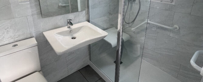 salle de bain PMR à Ajaccio